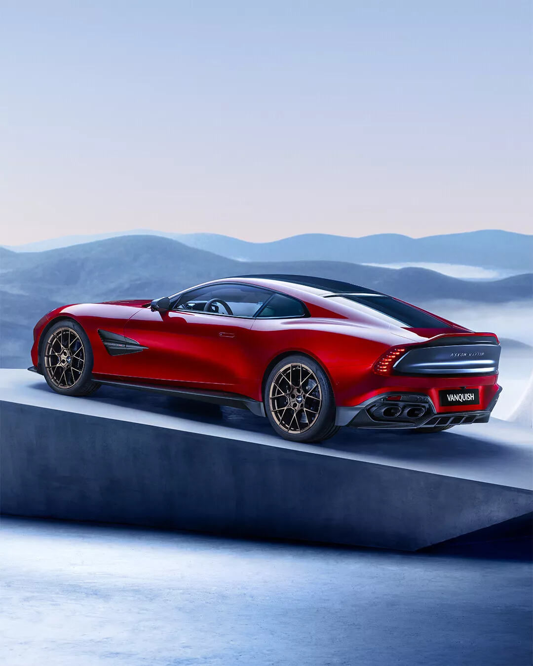 Aston Martin Vanquish_30-jpg