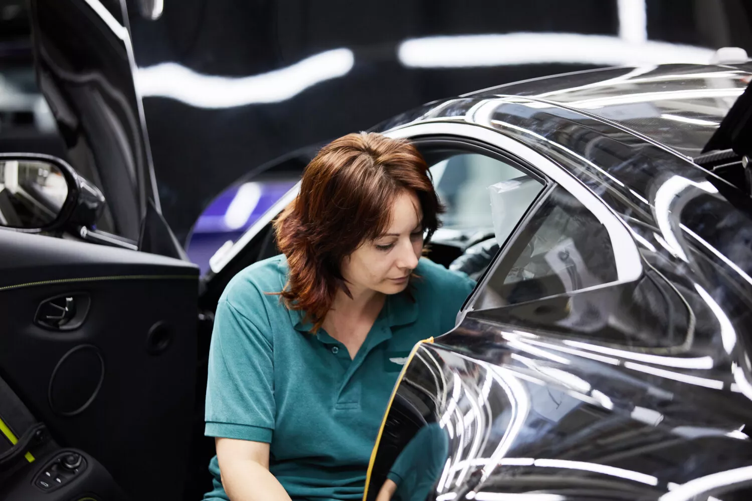 Aston Martin to create new manufacturing jobs_02-jpg