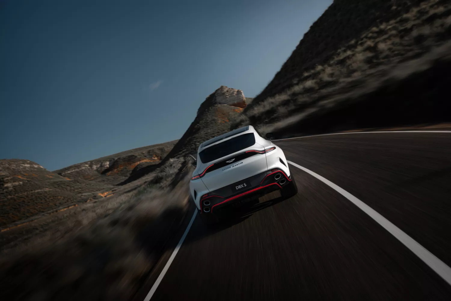 Aston Martin DBX S_4