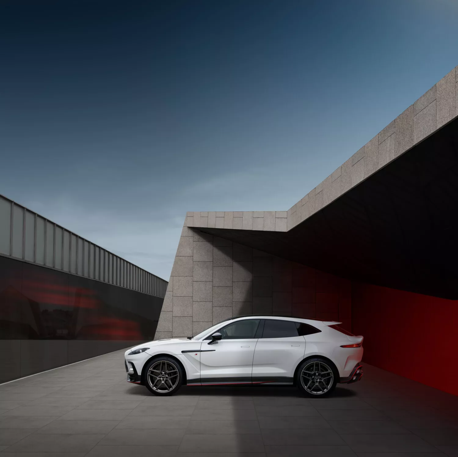 Aston Martin DBX S_5