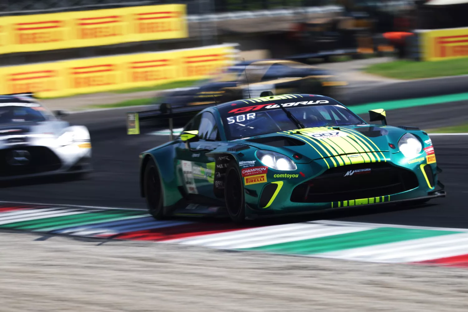 Aston Martin Vantage _007